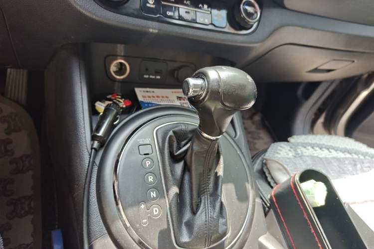 Used Kia Sportage R 2011 2.0L Automatic Two-Wheel Drive Premium Edition Gear Lever