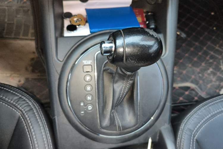 Used Kia Sportage R 2011 2.0L Automatic Two-Wheel Drive GLS Gear Lever