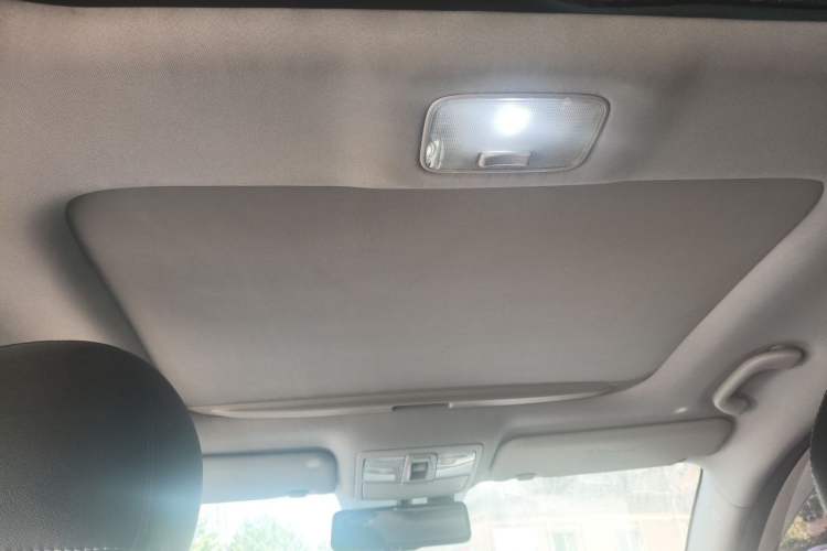Used Kia Sportage R 2011 2.0L Automatic Two-Wheel Drive Premium Edition Headliner