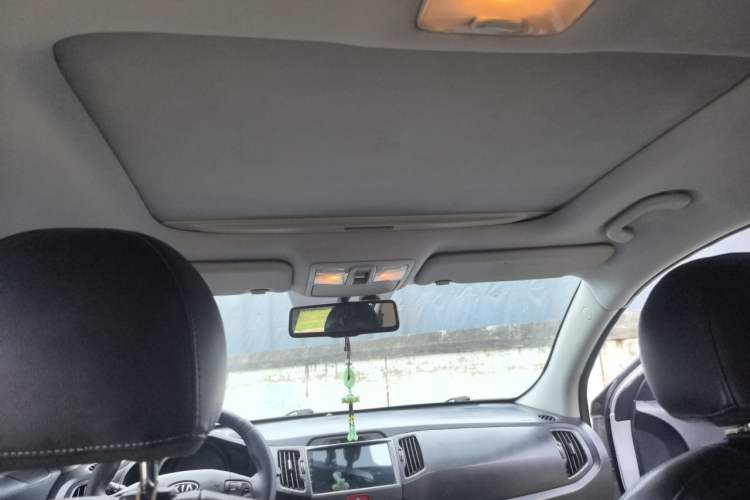 Used Kia Sportage R 2011 2.0L Automatic Two-Wheel Drive Premium Edition Headliner