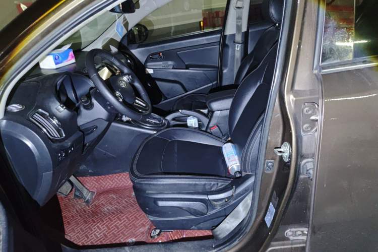 Used Kia Sportage R 2011 2.0L Automatic Two-Wheel Drive GLS Left Front Seat