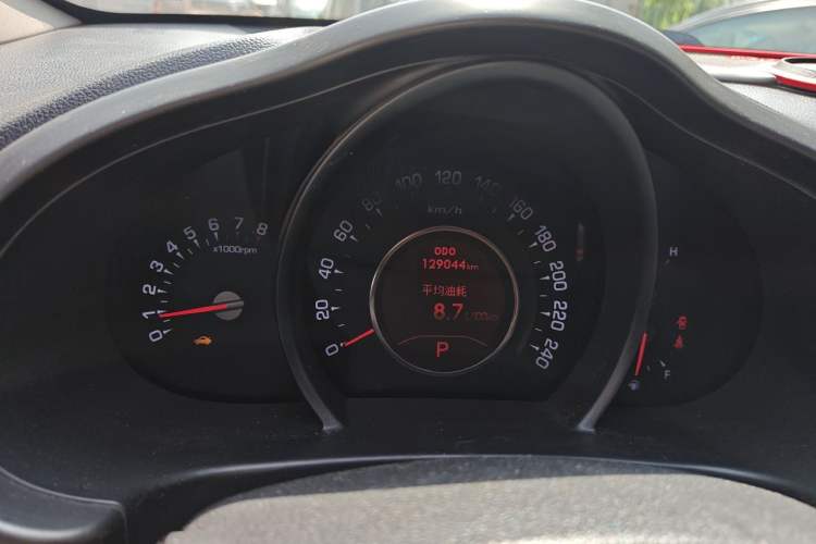 Used Kia Sportage R 2011 2.0L Automatic Two-Wheel Drive Premium Edition Odometer Close Up