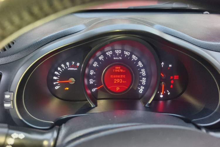 Used Kia Sportage R 2011 2.0L Automatic Two-Wheel Drive GLS Odometer Close Up