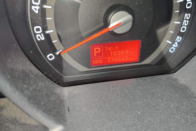 Used Kia Sportage R 2011 2.0L Automatic Two-Wheel Drive GLS Odometer Close Up