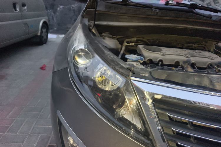 Used Kia Sportage R 2011 2.0L Automatic Two-Wheel Drive GLS Right Front Headlight