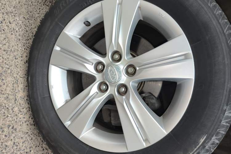 Used Kia Sportage R 2011 2.0L Automatic Two-Wheel Drive GLS Right Front Wheel Hub