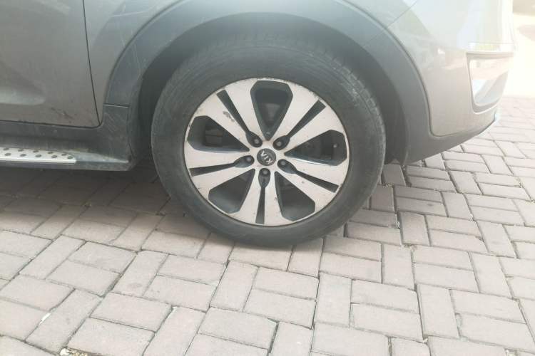 Used Kia Sportage R 2011 2.0L Automatic Two-Wheel Drive Premium Edition Right Front Wheel Hub