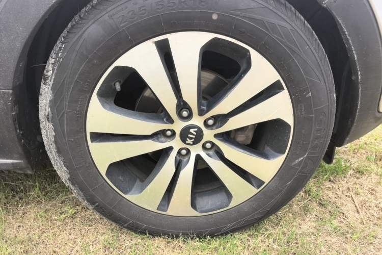 Used Kia Sportage R 2011 2.0L Automatic Two-Wheel Drive Premium Edition Right Front Wheel Hub