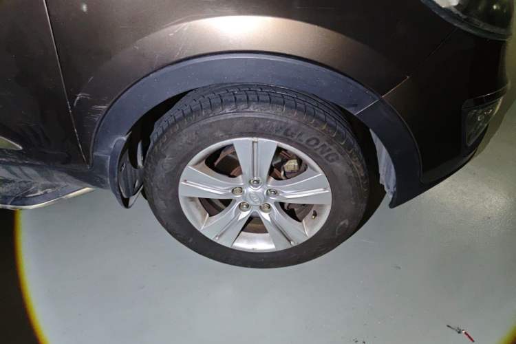Used Kia Sportage R 2011 2.0L Automatic Two-Wheel Drive GLS Right Front Wheel Hub
