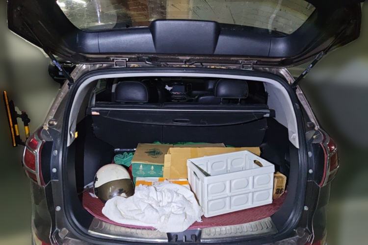 Used Kia Sportage R 2011 2.0L Automatic Two-Wheel Drive GLS Trunk
