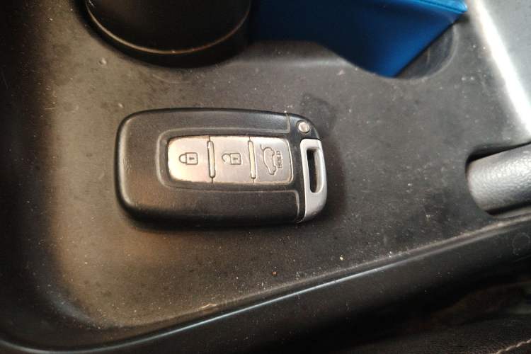 Used Kia Sportage R 2011 2.4L Automatic 4x4 Premium Edition Vehicle Key