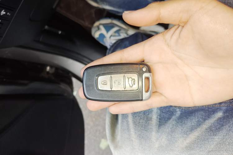 Used Kia Sportage R 2011 2.0L Automatic Two-Wheel Drive GLS Vehicle Key