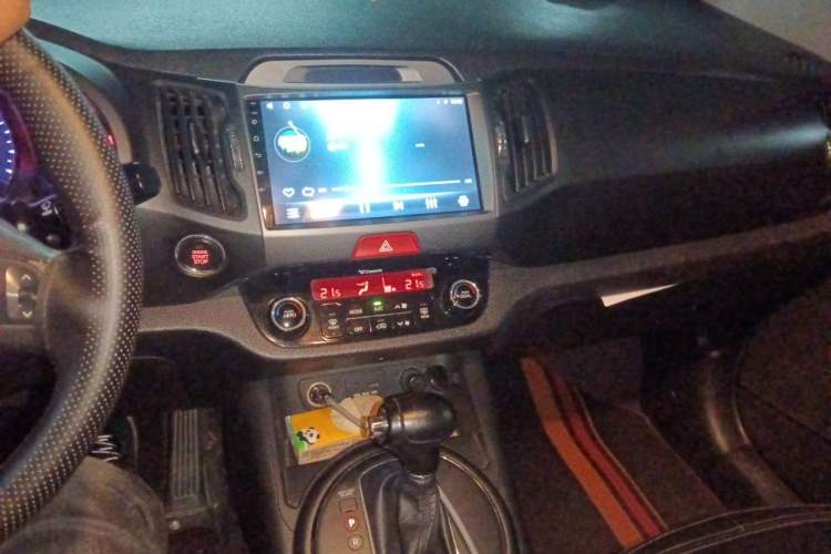 Used Kia Sportage R 2011 2.0L Automatic Two-Wheel Drive Premium Edition Audio And AC Panel
