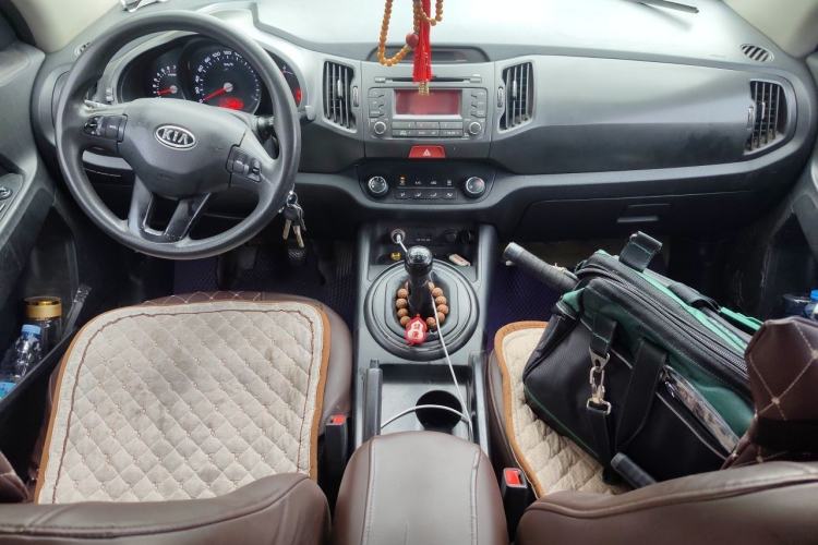 Used Kia Sportage R 2011 2.0L Manual Two-Wheel Drive GL Trim Center Console