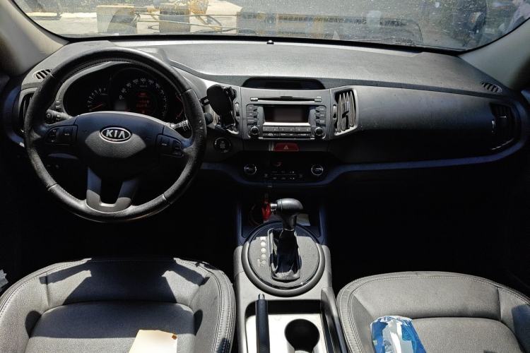 Used Kia Sportage R 2011 2.0L Automatic Two-Wheel Drive Premium Edition Center Console