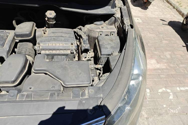 Used Kia Sportage R 2011 2.0L Automatic Two-Wheel Drive Premium Edition Engine Bay Left