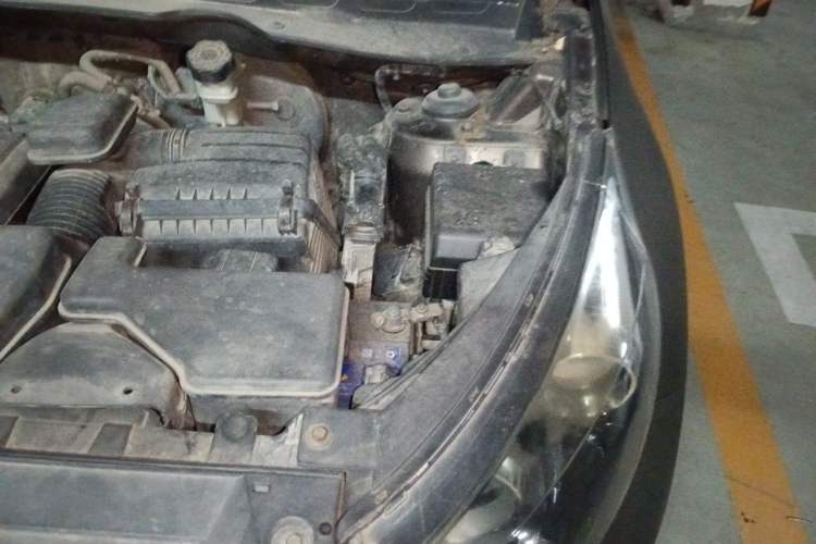 Used Kia Sportage R 2011 2.0L Automatic Two-Wheel Drive Premium Edition Engine Bay Left