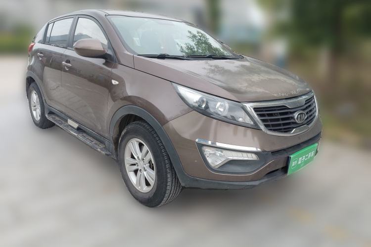 Used Kia Sportage R 2011 2.0L Manual Two-Wheel Drive GL Trim Front Right 45 Deg
