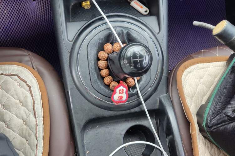 Used Kia Sportage R 2011 2.0L Manual Two-Wheel Drive GL Trim Gear Lever
