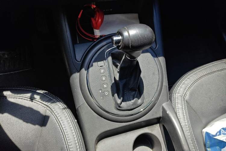 Used Kia Sportage R 2011 2.0L Automatic Two-Wheel Drive Premium Edition Gear Lever