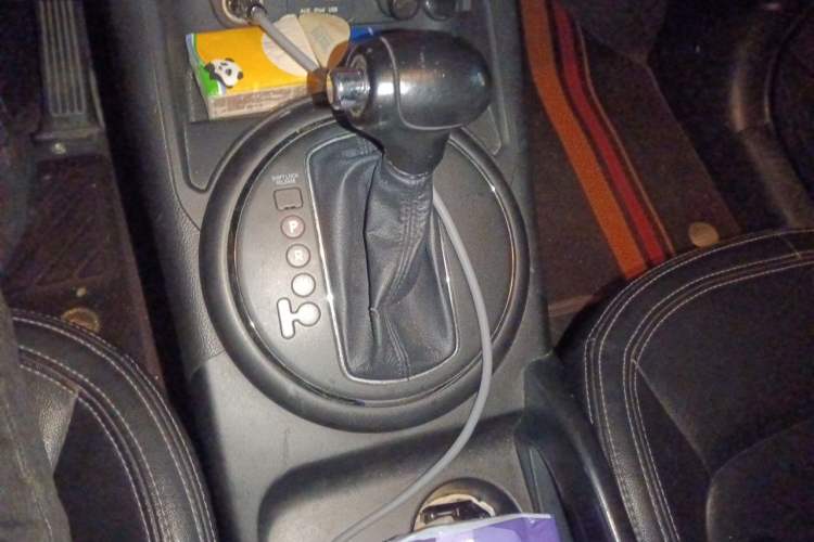 Used Kia Sportage R 2011 2.0L Automatic Two-Wheel Drive Premium Edition Gear Lever