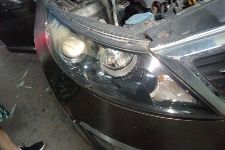 Used Kia Sportage R 2011 2.0L Automatic Two-Wheel Drive Premium Edition Right Front Headlight
