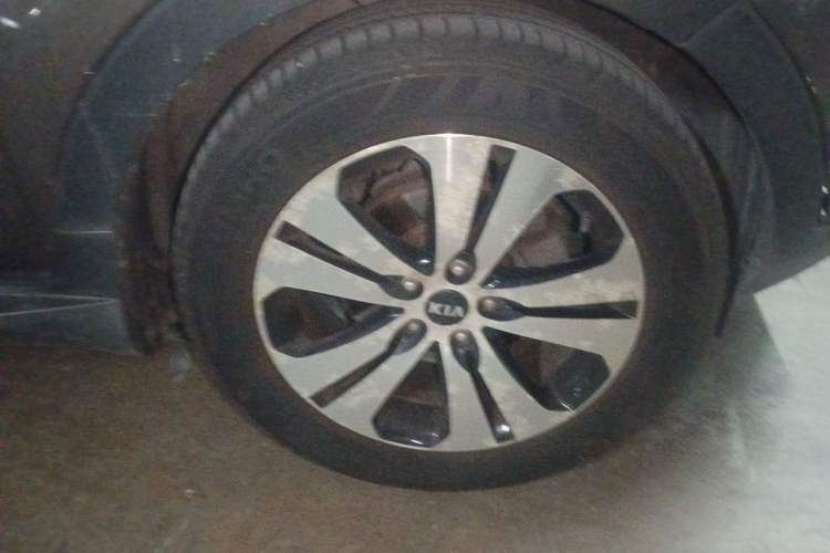 Used Kia Sportage R 2011 2.0L Automatic Two-Wheel Drive Premium Edition Right Front Wheel Hub