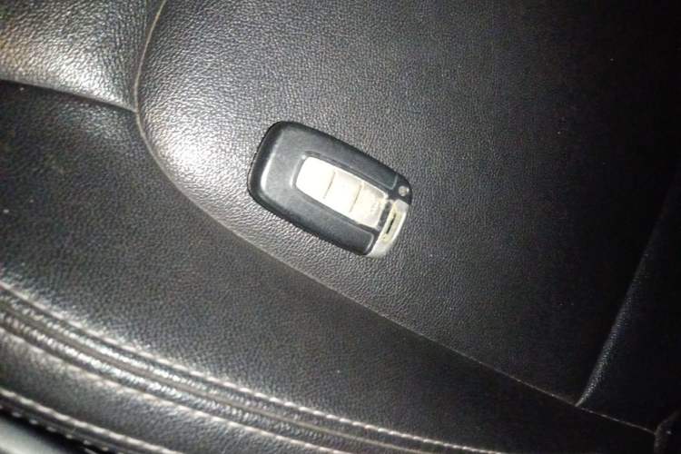 Used Kia Sportage R 2011 2.0L Automatic Two-Wheel Drive Premium Edition Vehicle Key