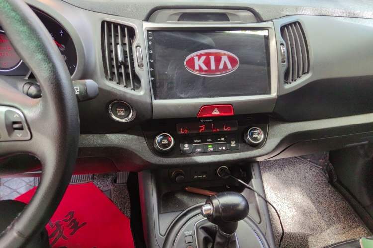 Used Kia Sportage R 2011 2.0L Automatic Two-Wheel Drive Premium Edition Audio And AC Panel