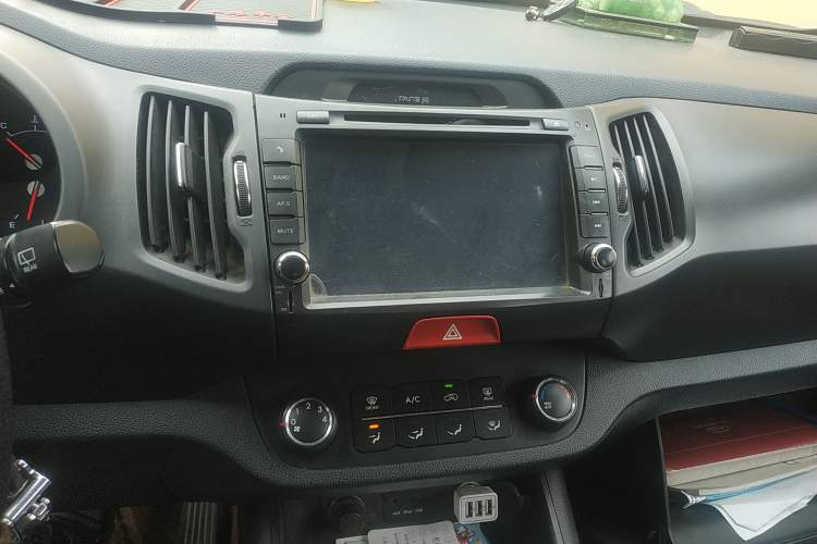 Used Kia Sportage R 2011 2.0L Automatic Two-Wheel Drive GL Audio And AC Panel