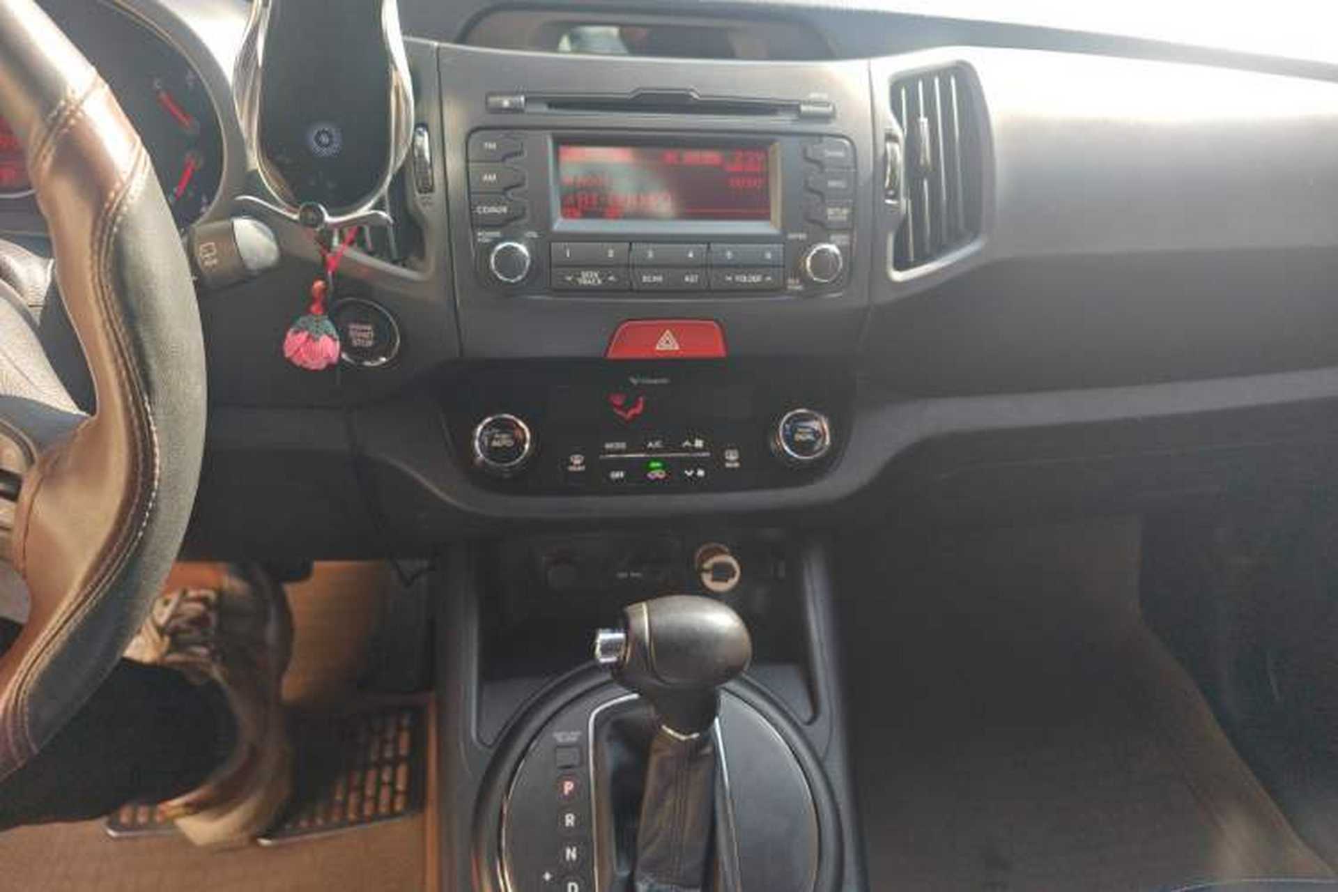 Used Kia Sportage R 2011 2.0L Automatic Two-Wheel Drive Premium Edition Audio And AC Panel