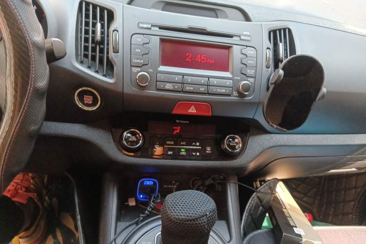 Used Kia Sportage R 2011 2.0L Automatic Two-Wheel Drive Premium Edition Audio And AC Panel