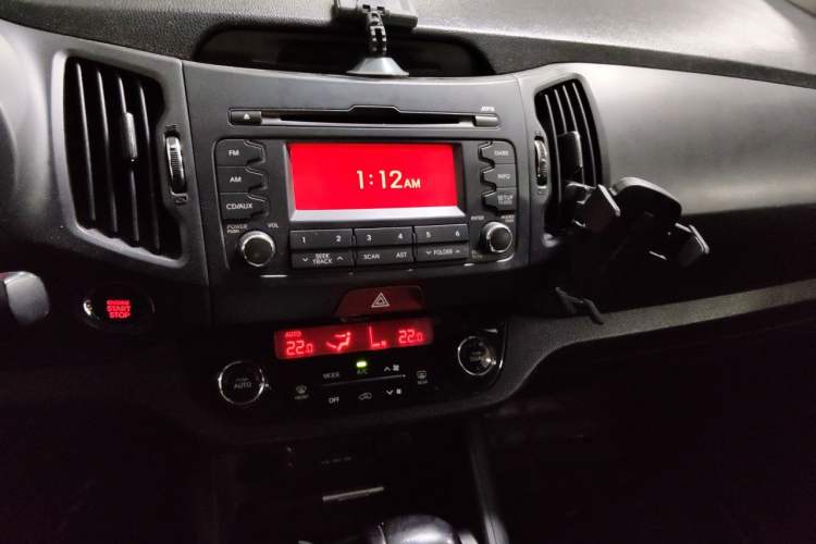 Used Kia Sportage R 2011 2.4L Automatic 4x4 GLS Audio And AC Panel