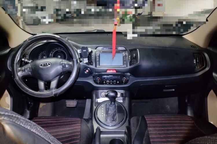 Used Kia Sportage R 2011 2.0L Automatic Two-Wheel Drive GLS Center Console