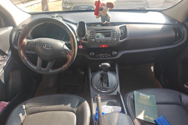 Used Kia Sportage R 2011 2.0L Automatic Two-Wheel Drive Premium Edition Center Console