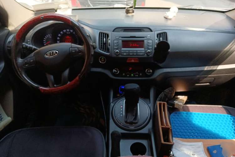 Used Kia Sportage R 2011 2.0L Automatic Two-Wheel Drive Premium Edition Center Console