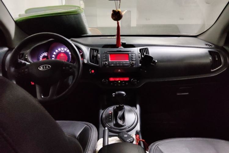Used Kia Sportage R 2011 2.4L Automatic 4x4 GLS Center Console