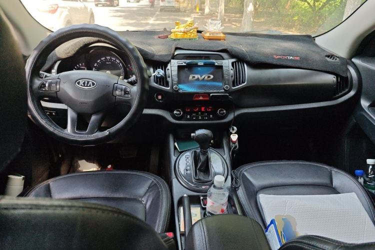 Used Kia Sportage R 2011 2.0L Automatic Two-Wheel Drive GLS Center Console