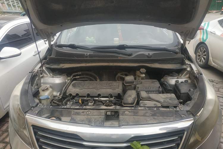 Used Kia Sportage R 2011 2.0L Automatic Two-Wheel Drive GL Engine Bay