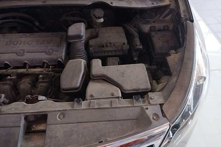 Used Kia Sportage R 2011 2.0L Automatic Two-Wheel Drive GLS Engine Bay Left