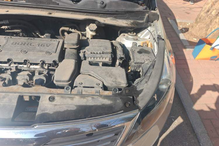 Used Kia Sportage R 2011 2.0L Automatic Two-Wheel Drive Premium Edition Engine Bay Left