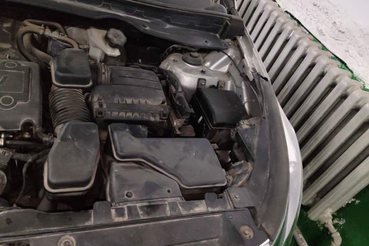 Used Kia Sportage R 2011 2.4L Automatic 4x4 GLS Engine Bay Left