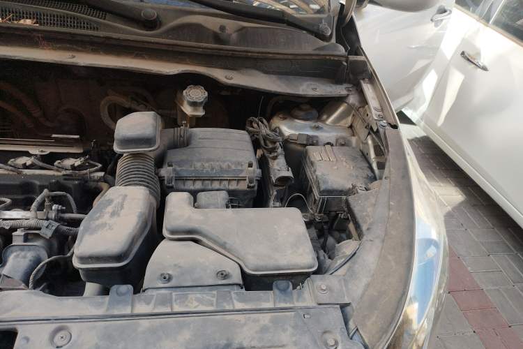 Used Kia Sportage R 2011 2.4L Automatic 4x4 Premium Edition Engine Bay Left