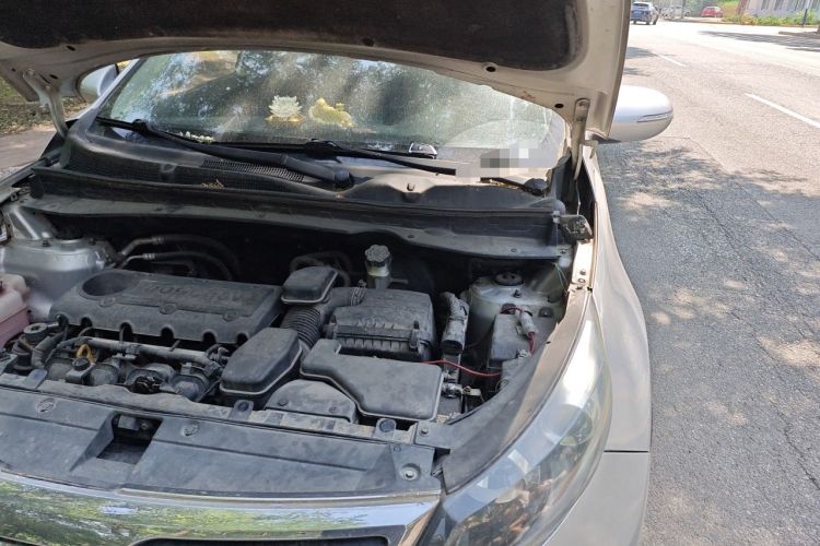 Used Kia Sportage R 2011 2.0L Automatic Two-Wheel Drive GLS Engine Bay Left