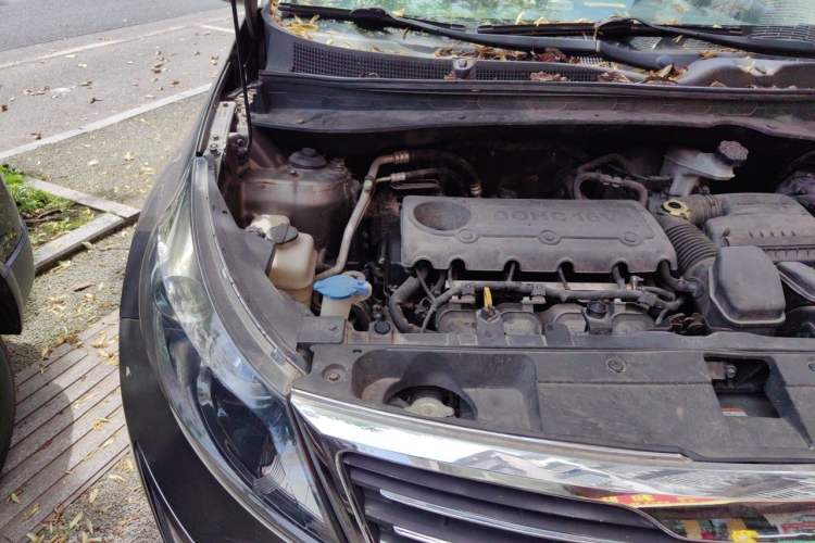 Used Kia Sportage R 2011 2.0L Automatic Two-Wheel Drive Premium Edition Engine Bay Right
