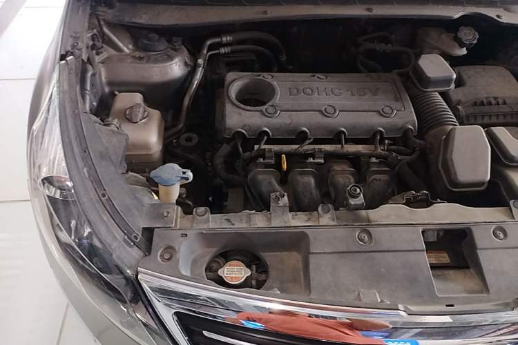 Used Kia Sportage R 2011 2.0L Automatic Two-Wheel Drive GLS Engine Bay Right