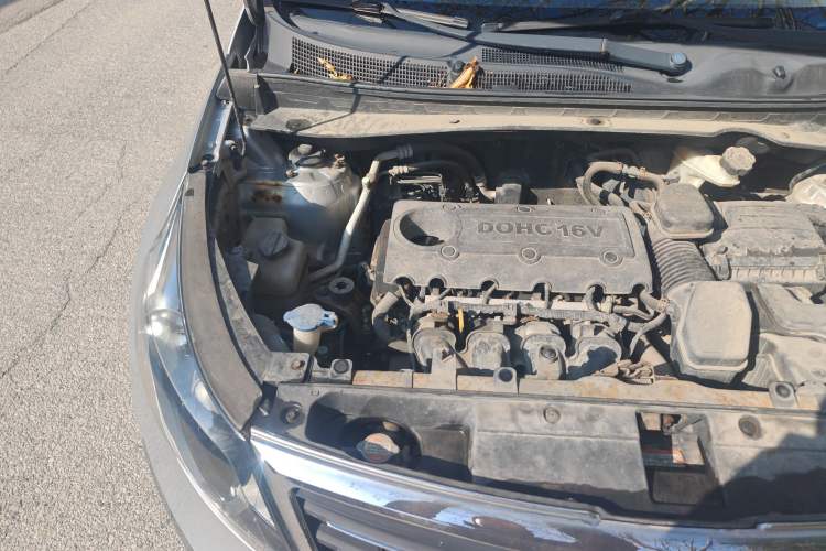 Used Kia Sportage R 2011 2.0L Automatic Two-Wheel Drive Premium Edition Engine Bay Right