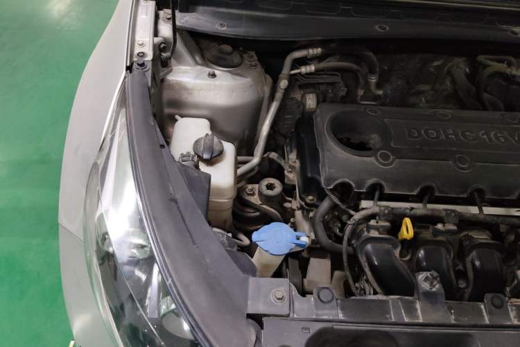 Used Kia Sportage R 2011 2.4L Automatic 4x4 GLS Engine Bay Right