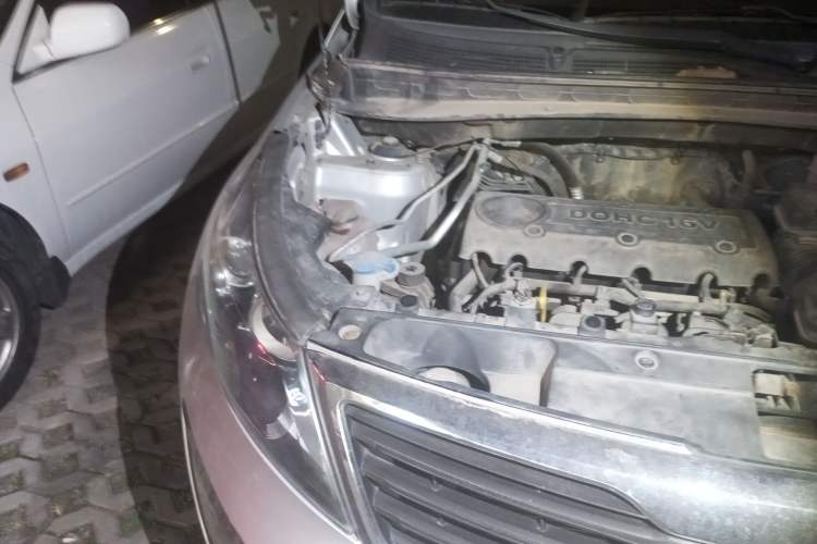 Used Kia Sportage R 2011 2.0L Manual Two-Wheel Drive GL Trim Engine Bay Right