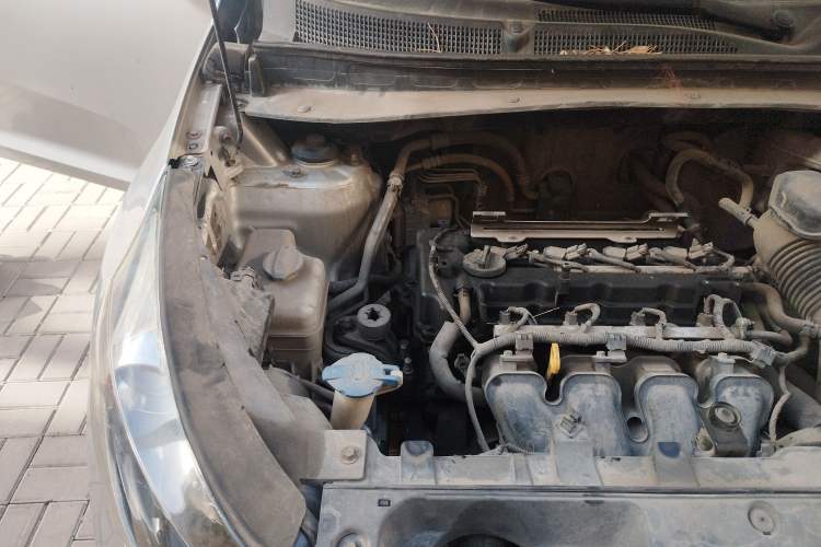 Used Kia Sportage R 2011 2.4L Automatic 4x4 Premium Edition Engine Bay Right